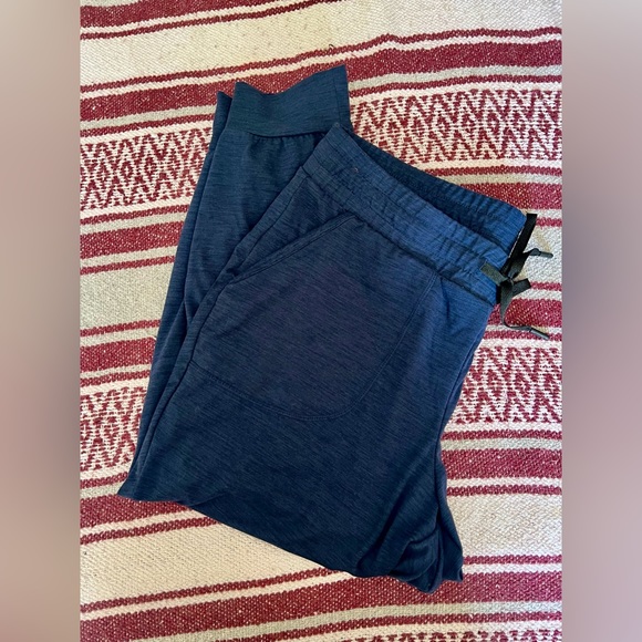EUC Torrid Active crop joggers. Size 1. Navy color. Only worn once! - Picture 5 of 5
